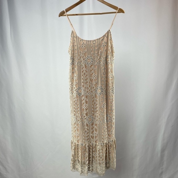 NWT Eli + Ali by Anthropologie Twilight Lace‎ Dress in Silver Size Medium - Picture 4 of 11